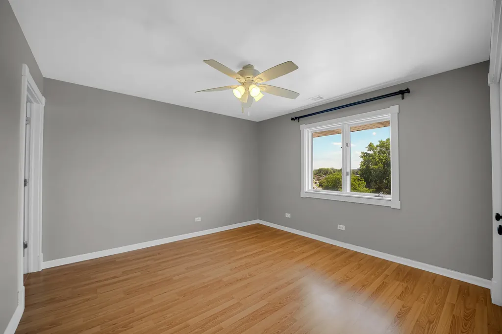 6264 South Gullikson Road Chicago IL 60638