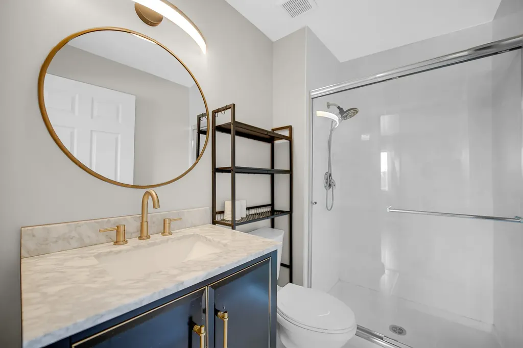 6264 South Gullikson Road Chicago IL 60638