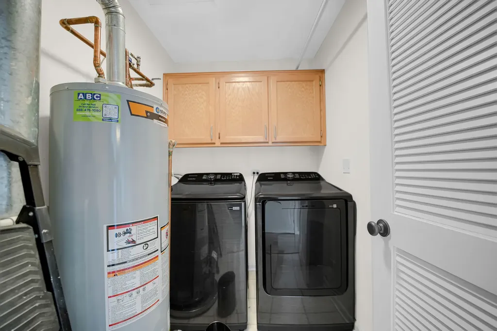 6264 South Gullikson Road Chicago IL 60638