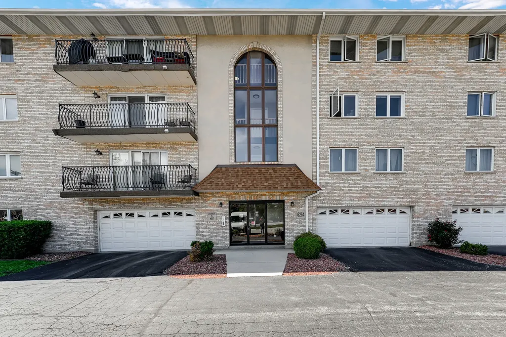 6264 South Gullikson Road Chicago IL 60638