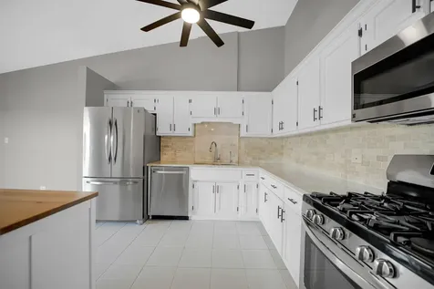 6264 South Gullikson Road Chicago IL 60638