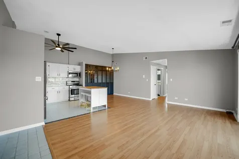 6264 South Gullikson Road Chicago IL 60638