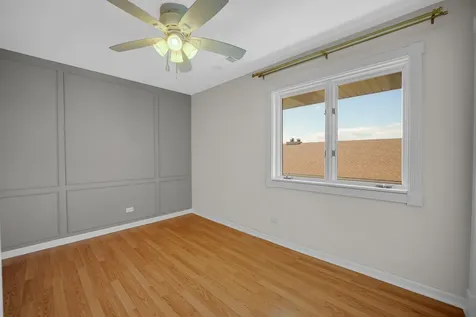 6264 South Gullikson Road Chicago IL 60638