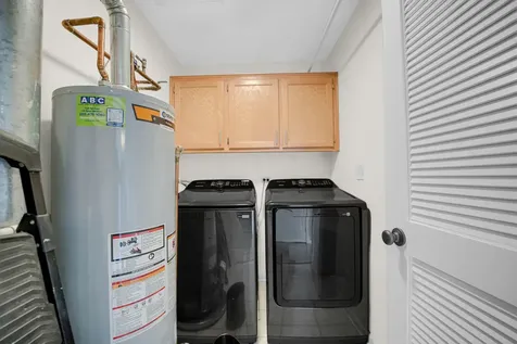 6264 South Gullikson Road Chicago IL 60638