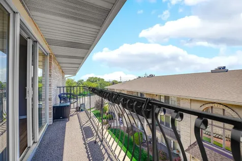 6264 South Gullikson Road Chicago IL 60638