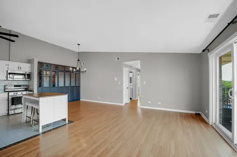 6264 South Gullikson Road Chicago IL 60638