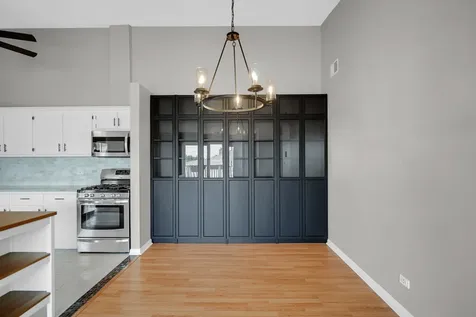 6264 South Gullikson Road Chicago IL 60638