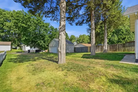 1318 44TH Street Rock Island IL 61201