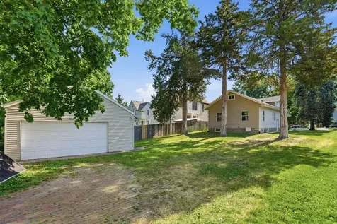 1318 44TH Street Rock Island IL 61201