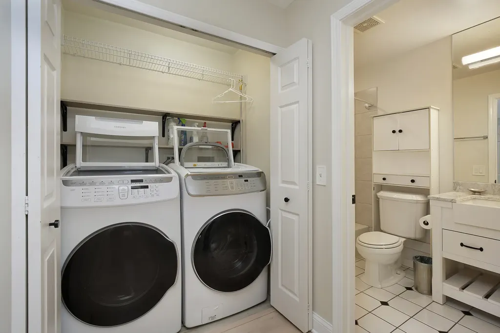 4249 North Kolmar Avenue Chicago IL 60641