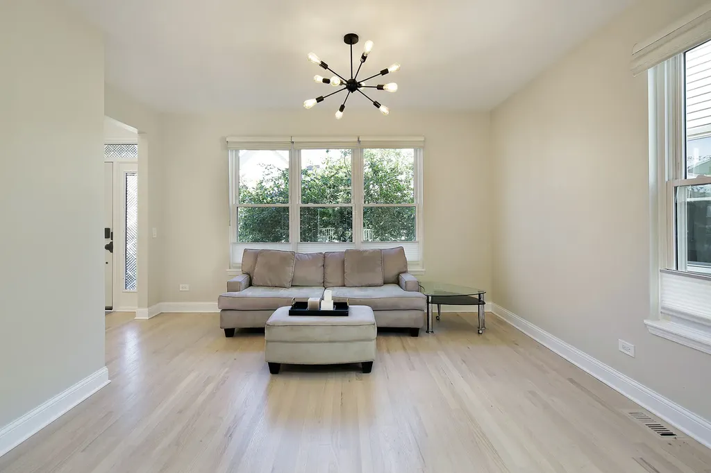 4249 North Kolmar Avenue Chicago IL 60641