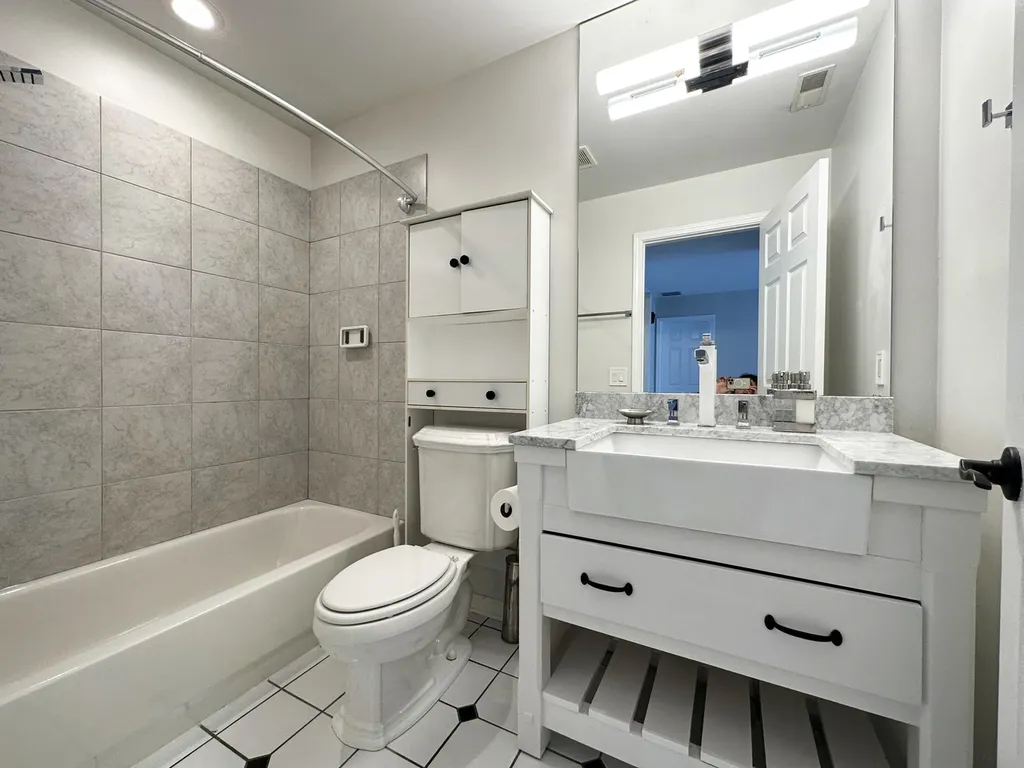 4249 North Kolmar Avenue Chicago IL 60641