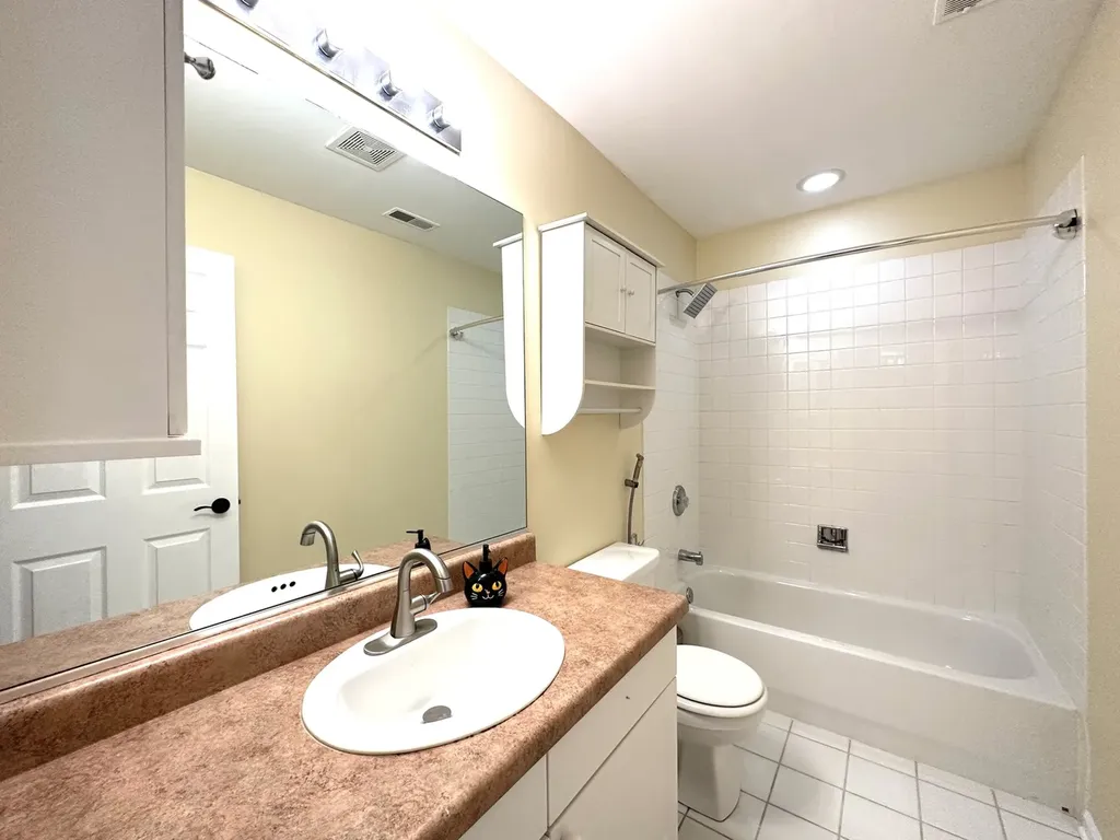 4249 North Kolmar Avenue Chicago IL 60641