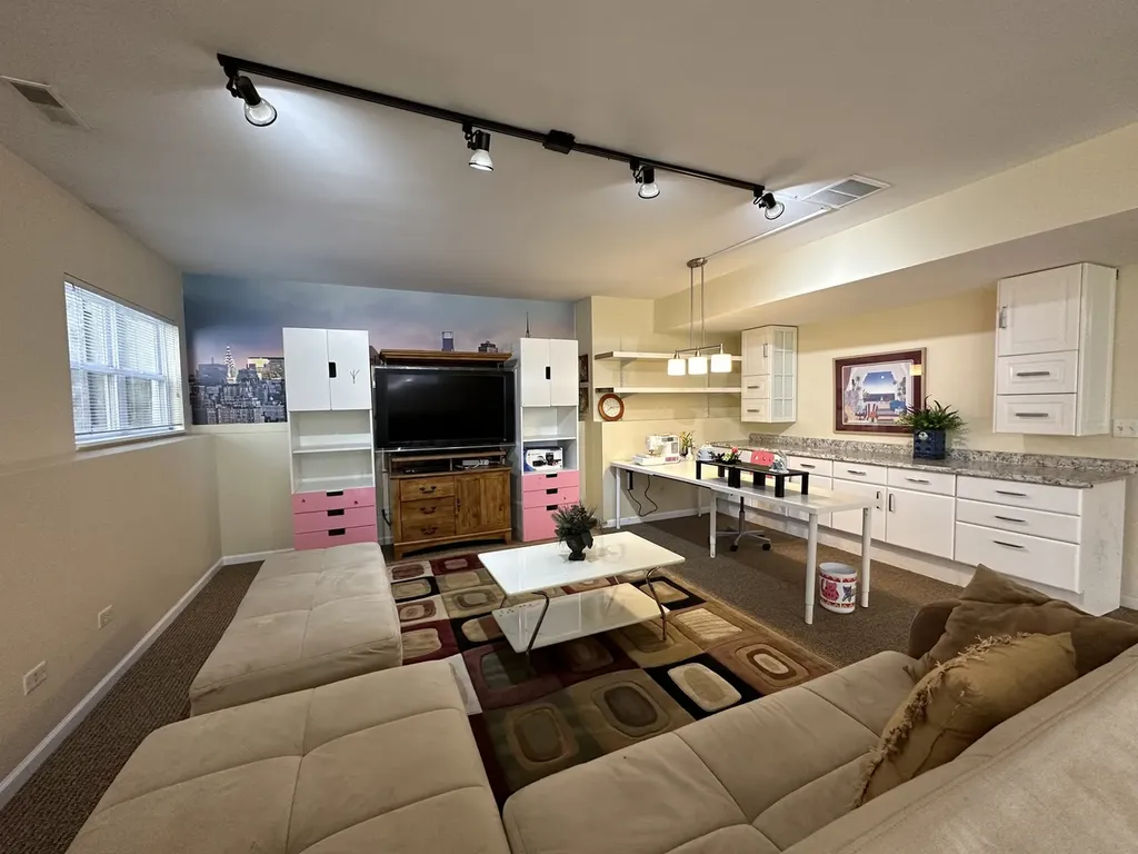 4249 North Kolmar Avenue Chicago IL 60641