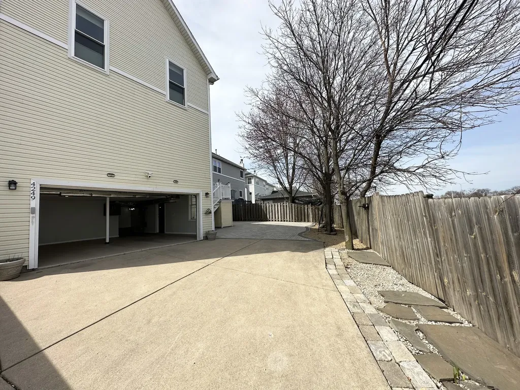 4249 North Kolmar Avenue Chicago IL 60641