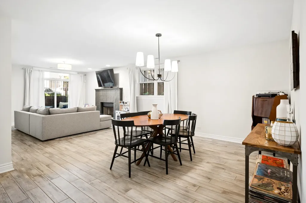 1712 North Albany Avenue Chicago IL 60647