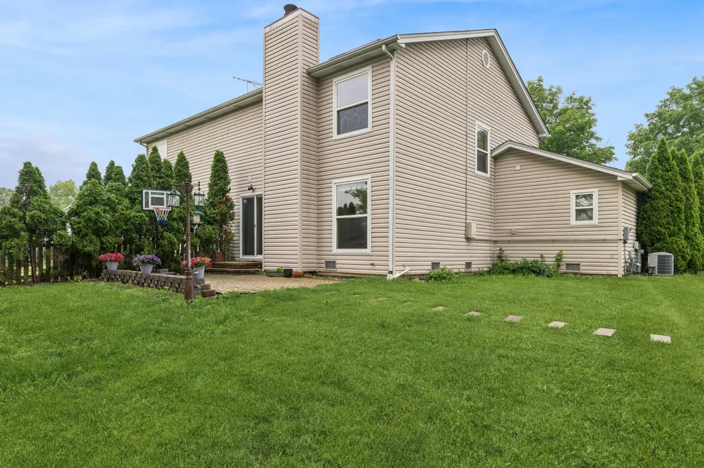 1726 Southbridge Court Schaumburg IL 60194