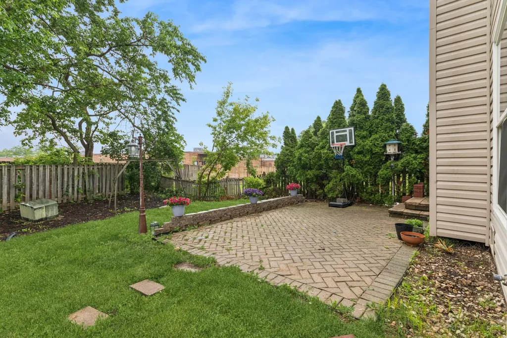 1726 Southbridge Court Schaumburg IL 60194