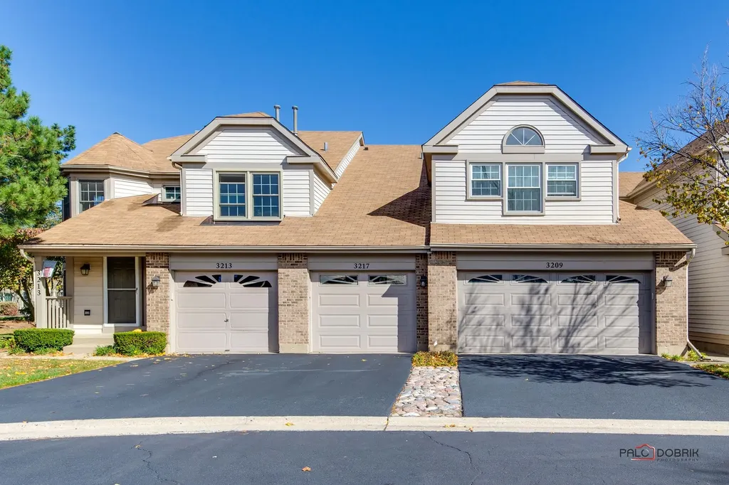 3209 North Daniels Court Arlington Heights IL 60004