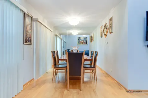3209 North Daniels Court Arlington Heights IL 60004