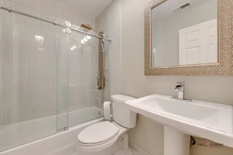 3209 North Daniels Court Arlington Heights IL 60004