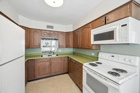 253 Northwood Road Riverside IL 60546