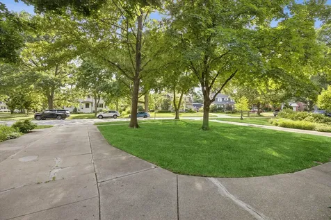 253 Northwood Road Riverside IL 60546