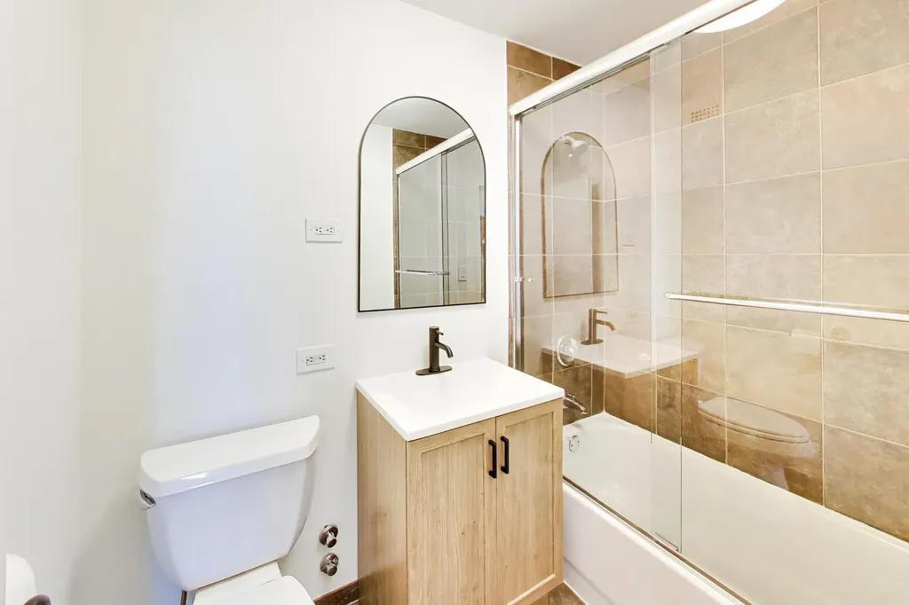 1355 North Sandburg Terrace Chicago IL 60610