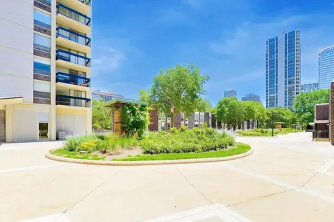 1355 North Sandburg Terrace Chicago IL 60610