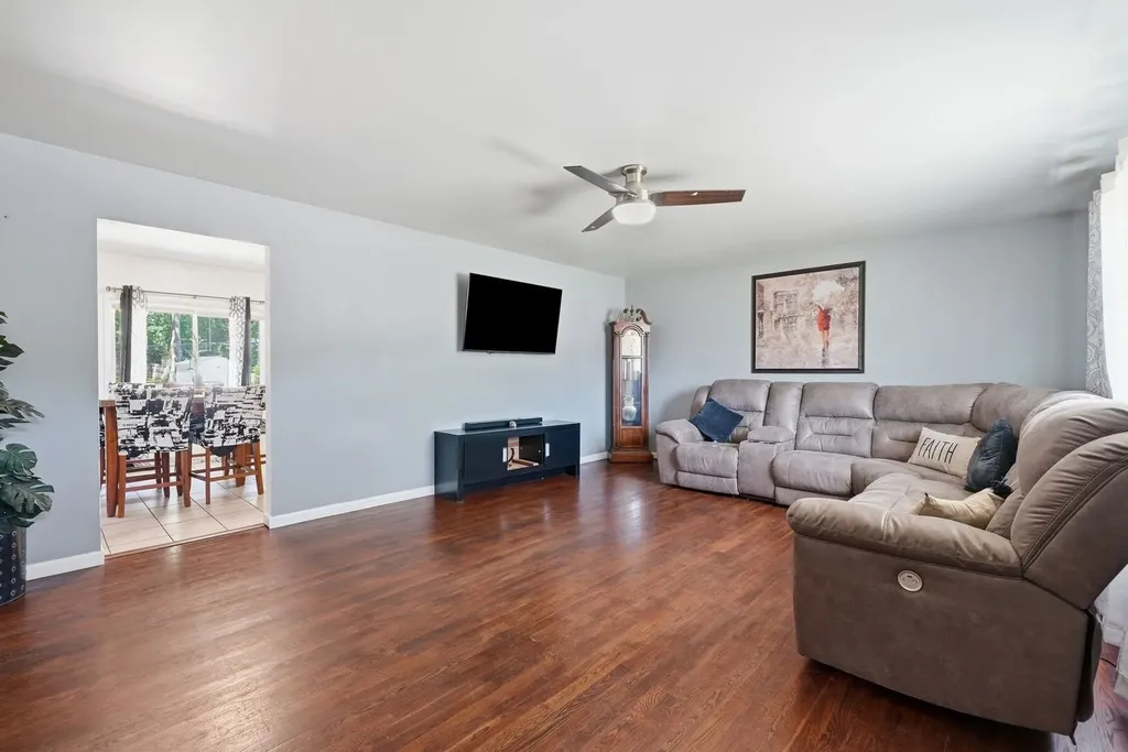 850 Austin Avenue Aurora IL 60505