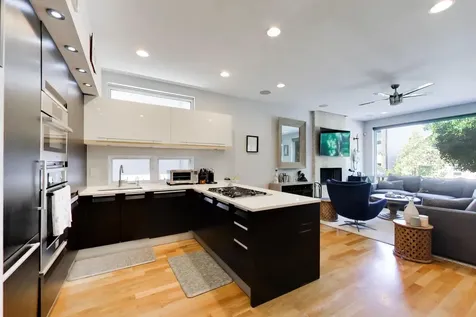 879 North Marshfield Avenue Chicago IL 60622