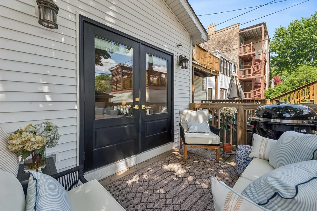 3635 North Hermitage Avenue Chicago IL 60613
