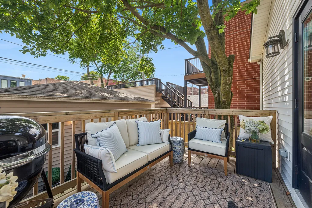 3635 North Hermitage Avenue Chicago IL 60613