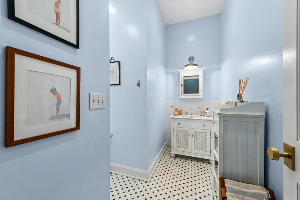 3635 North Hermitage Avenue Chicago IL 60613