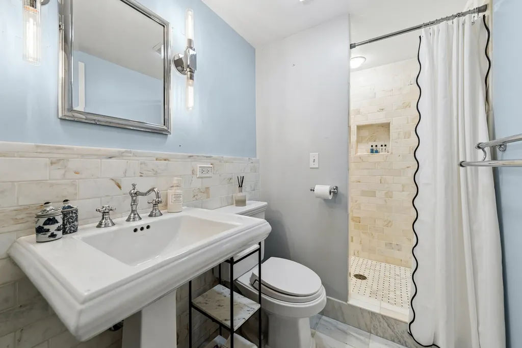 3635 North Hermitage Avenue Chicago IL 60613