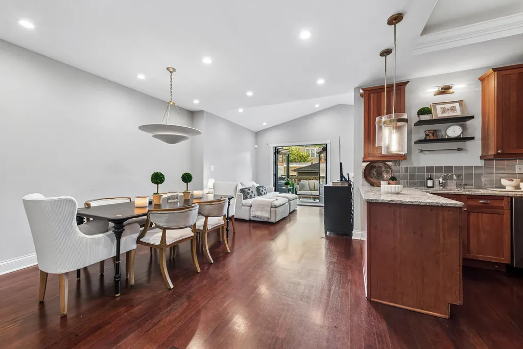 3635 North Hermitage Avenue Chicago IL 60613