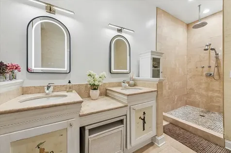 3635 North Hermitage Avenue Chicago IL 60613
