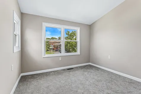521 Mccarthy Road Lemont IL 60439