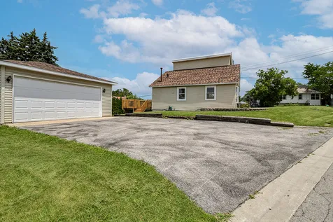 521 Mccarthy Road Lemont IL 60439