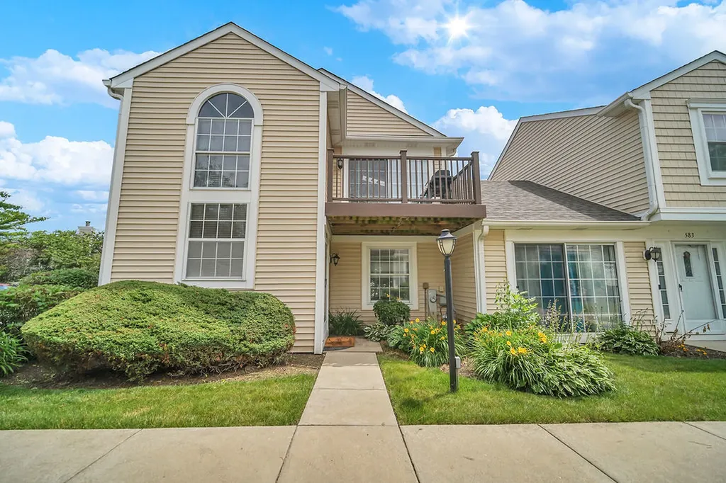 581 Le Parc Circle Buffalo Grove IL 60089