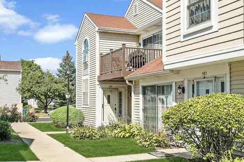 581 Le Parc Circle Buffalo Grove IL 60089