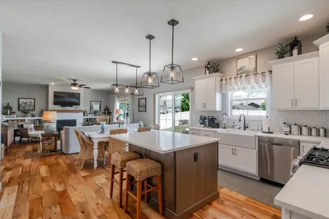 1304 Staghorne Way Bloomington IL 61705