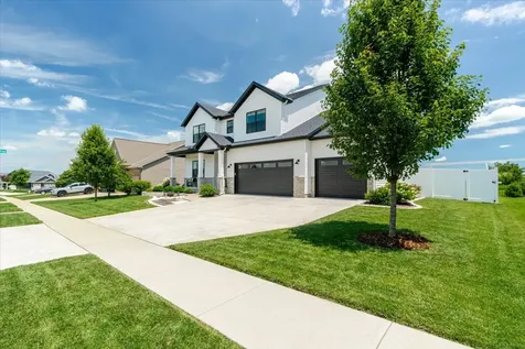 1304 Staghorne Way Bloomington IL 61705