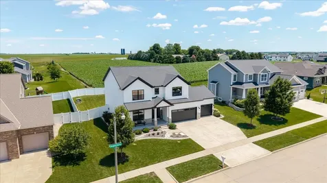 1304 Staghorne Way Bloomington IL 61705