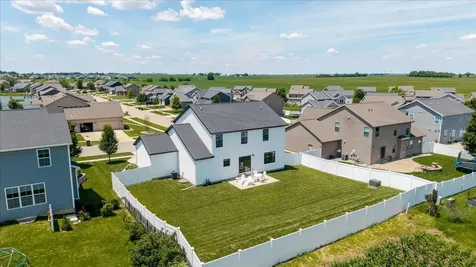 1304 Staghorne Way Bloomington IL 61705