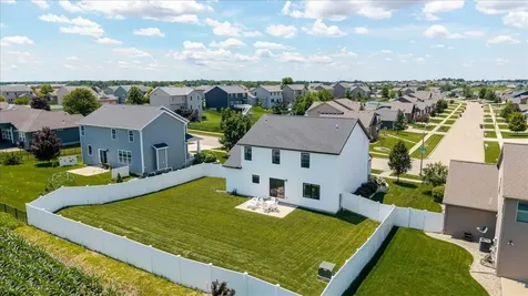 1304 Staghorne Way Bloomington IL 61705