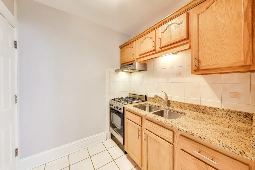 4857 West Roscoe Street Chicago IL 60641