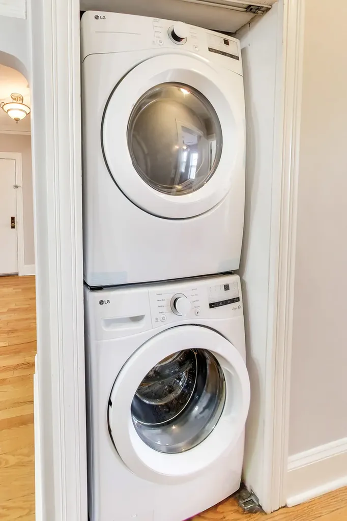 4857 West Roscoe Street Chicago IL 60641