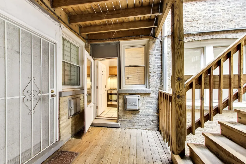 4857 West Roscoe Street Chicago IL 60641