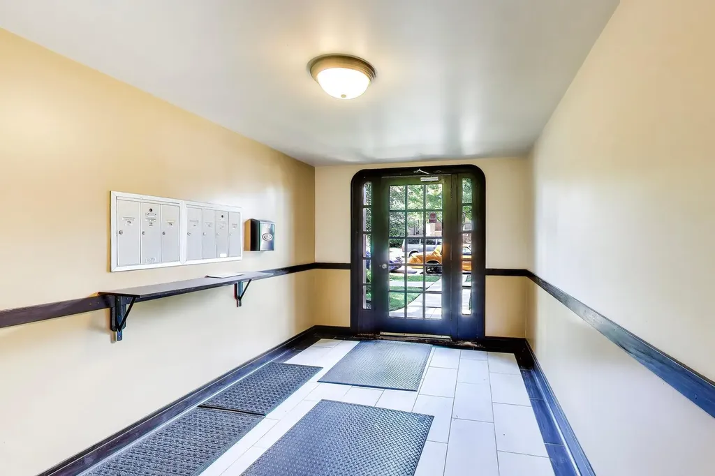 4857 West Roscoe Street Chicago IL 60641